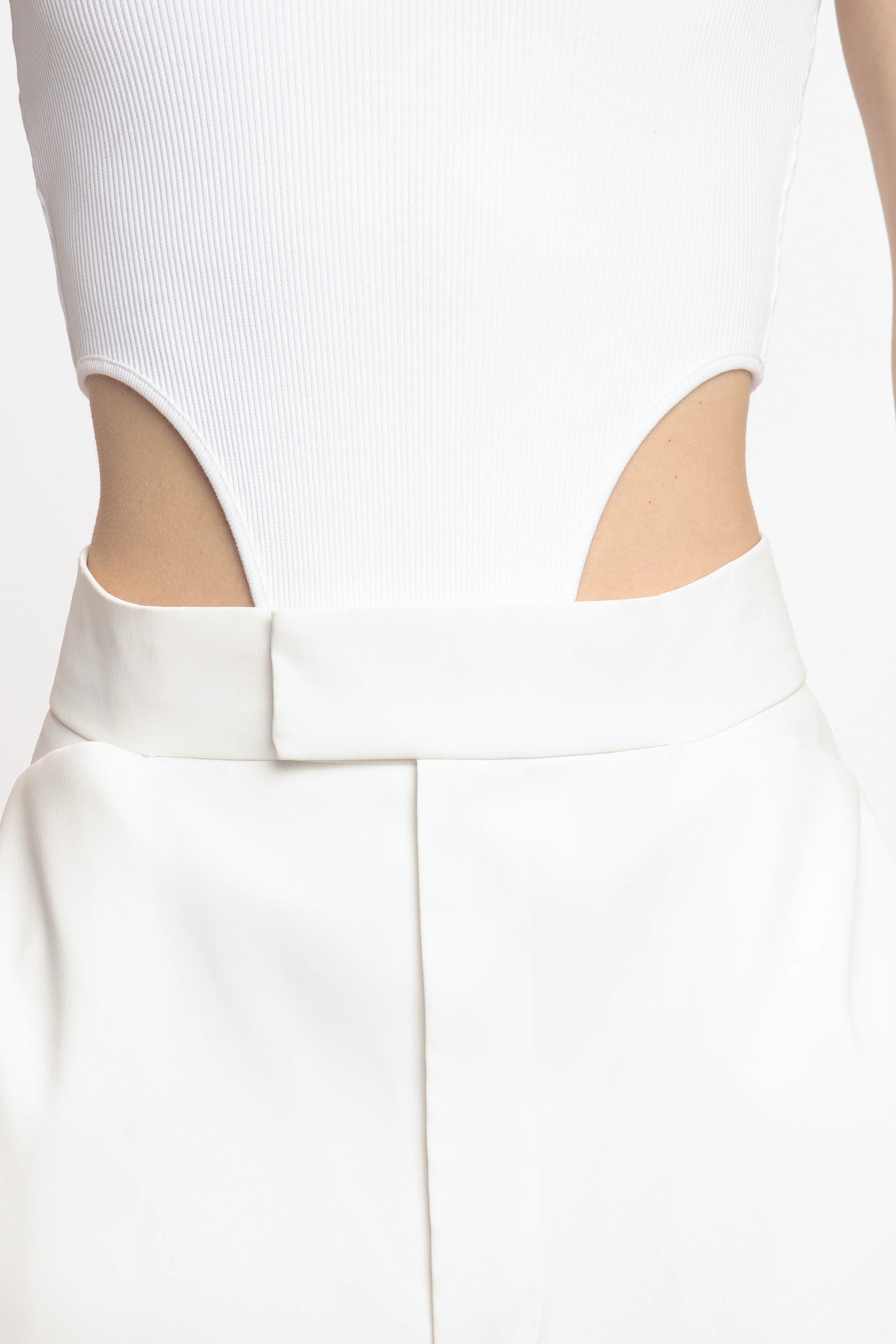 High Leg Bodysuit In White - Image 3
