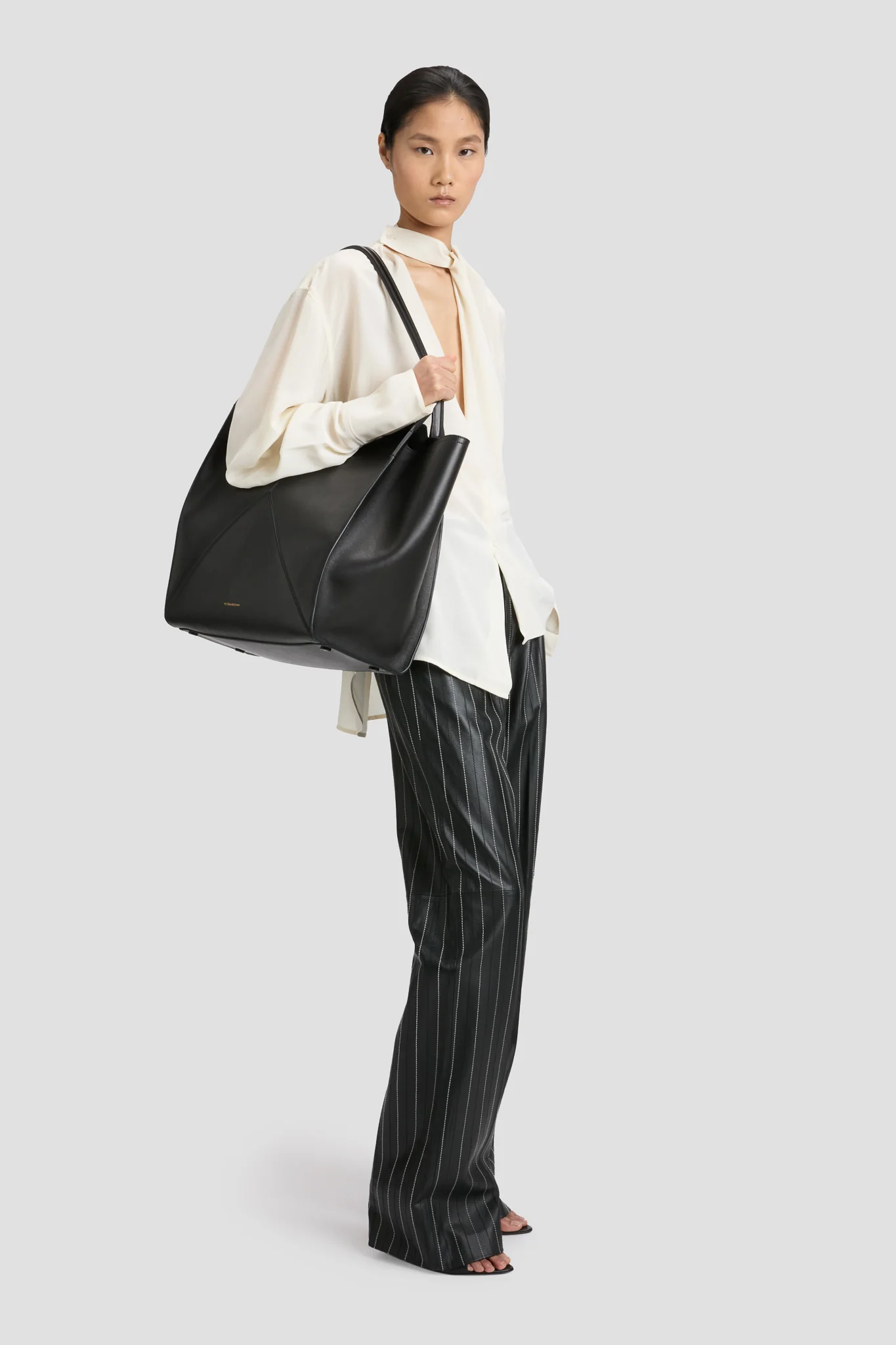Victoria Tote Bag Large In Black Leather - Image 3