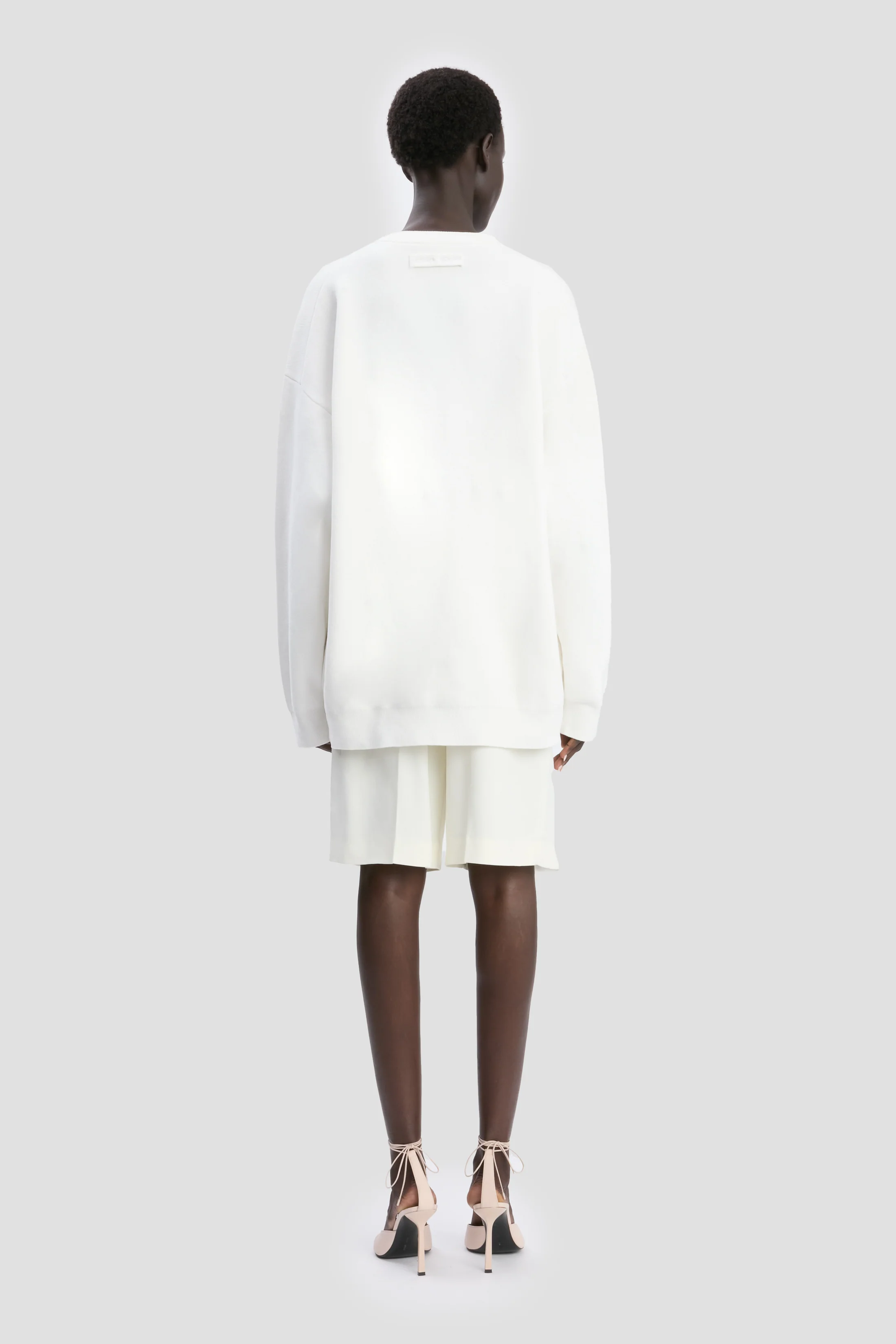 Relaxed Fit V-Neck Jumper In White - Image 4