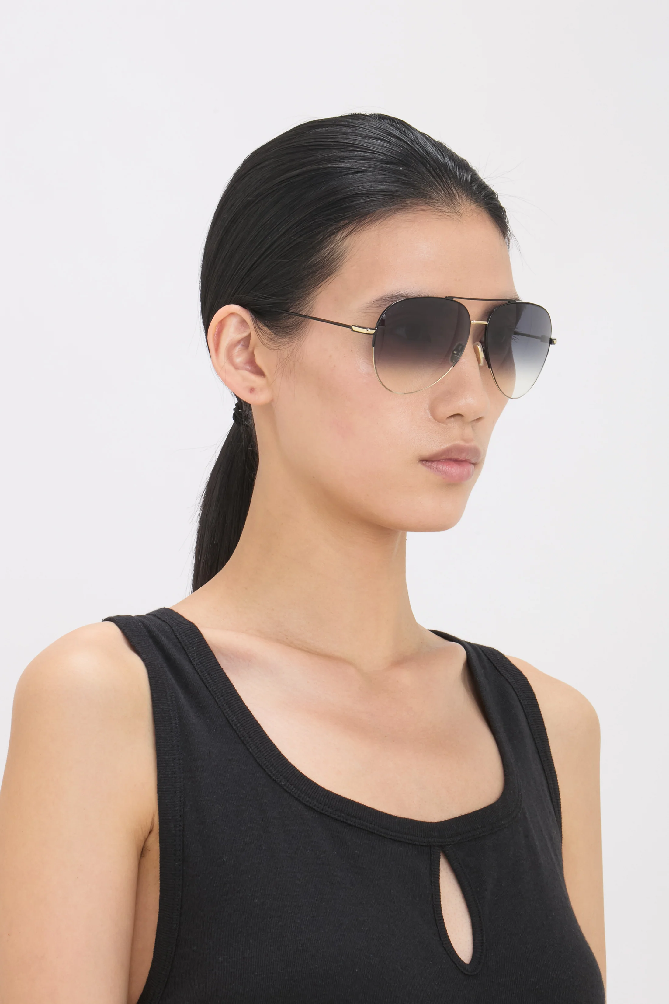 Fine Metal Pilot Sunglasses In Gold Black - Image 2