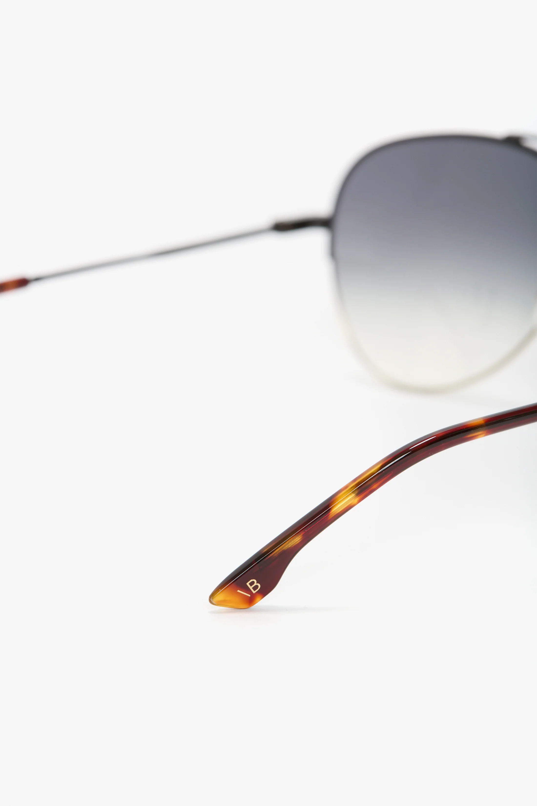 Fine Metal Pilot Sunglasses In Gold Black - Image 6